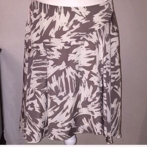 Vince Camuto Abstract Neutral Skirt Size 6 NWT